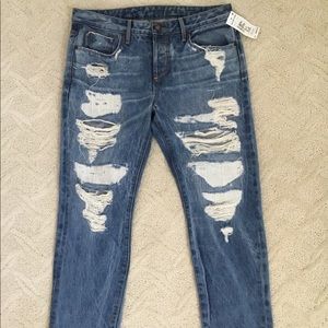 NWT Tortoise Denim Destroyed Capri Jean Size 28